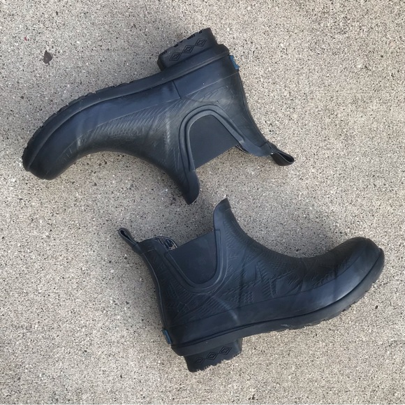 Pendleton Embossed Black Chelsea Rain boots - Picture 4 of 10